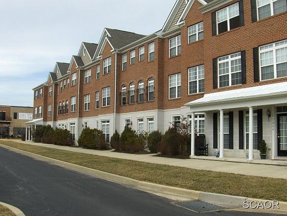 1st image of 17274 N Village Main Blvd