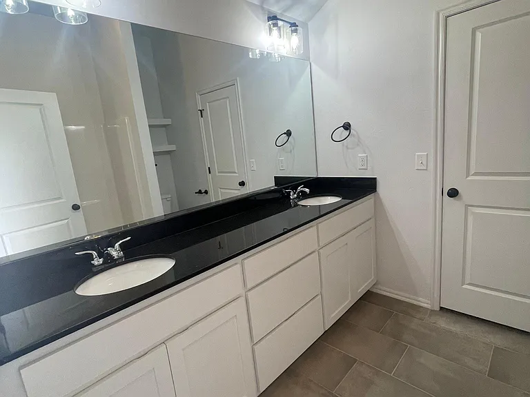 936 Chase Ln — Photo 6