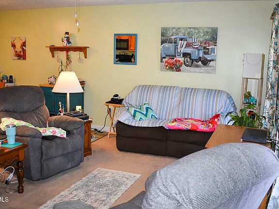 4th image of 431 Austin Cir