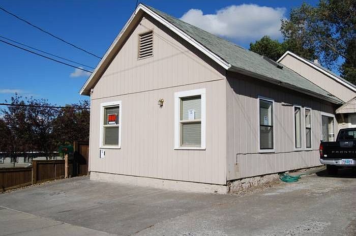 2nd image of 560 NW Hill St
