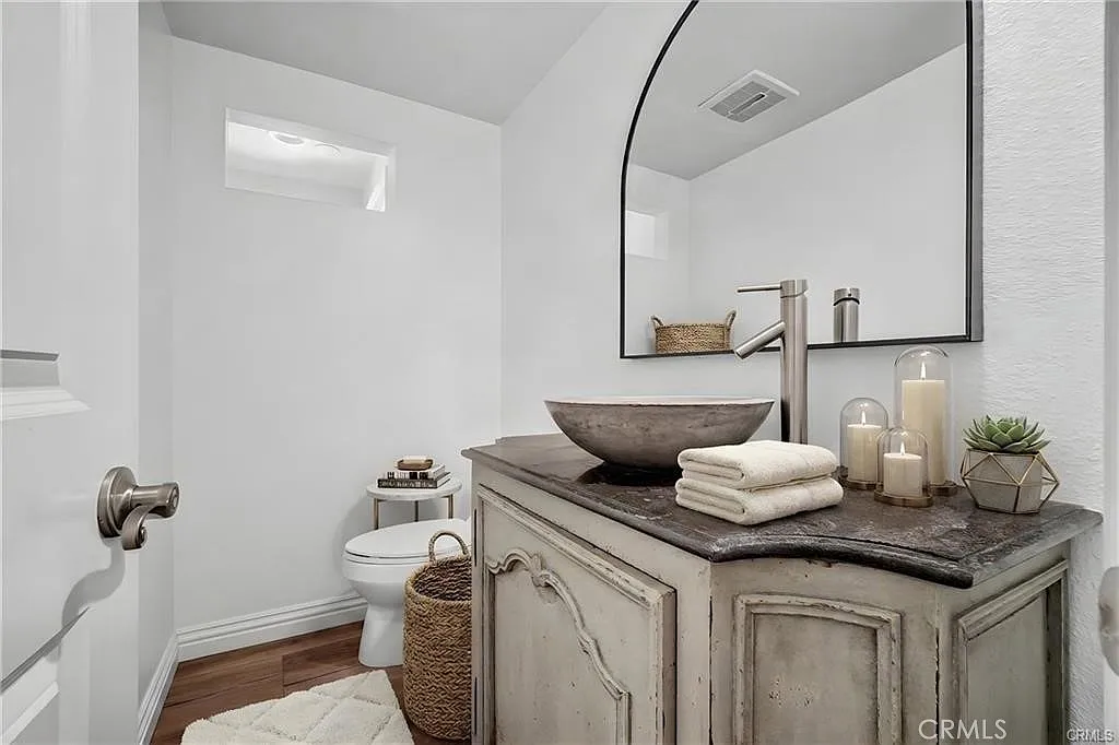 2 bed, 2.5 bath, 1496 sqft, $4,500 — Photo 3