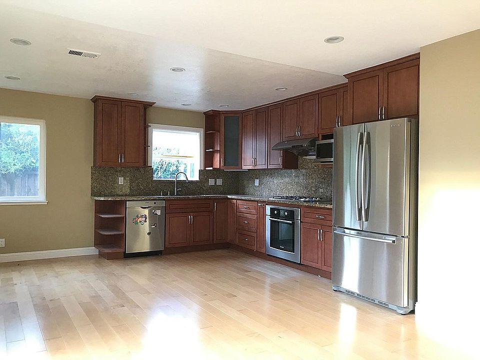 1st image of 729 W Remington Dr