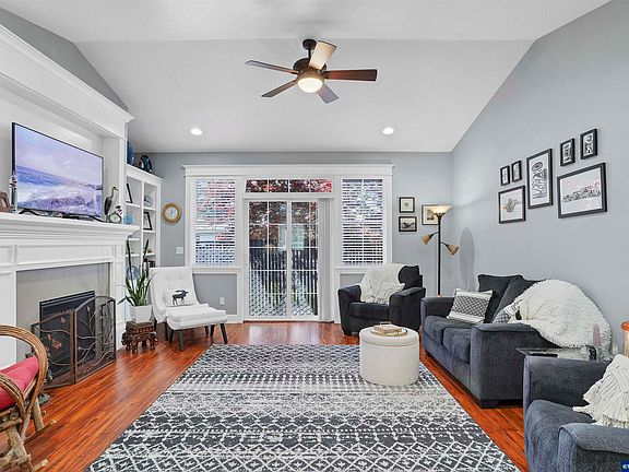 5th image of 233 SE Oar Ave
