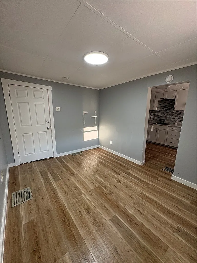 Studio, 650 sqft, $850 — Photo 3