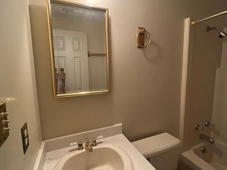213 E Buford St — Photo 11