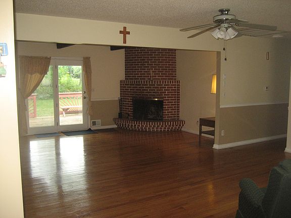 3rd image of 11312 Askew Ave