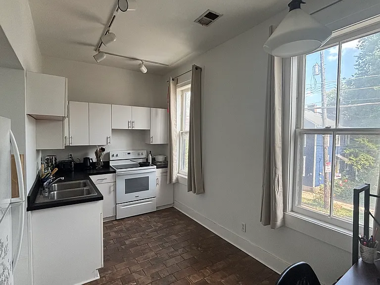 888 1/2 City Park Ave #1/2 — Photo 4