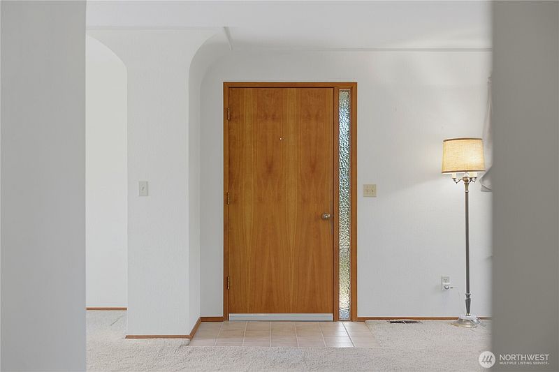 4th image of 207 E 84th Street