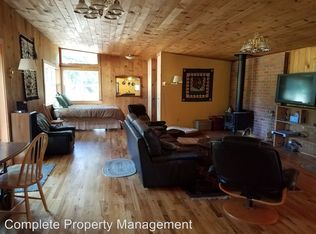 570 Hamilton Rd, Jacksonville, OR 97530