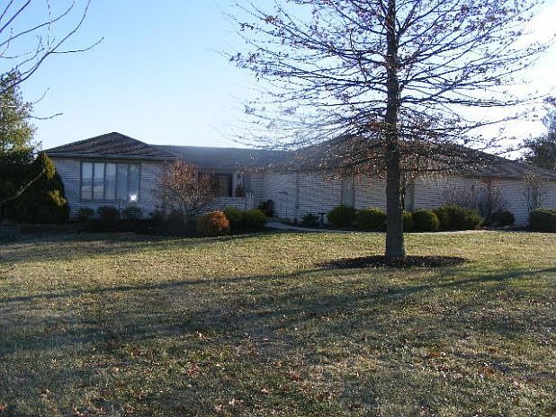 1st image of 733 James Ln