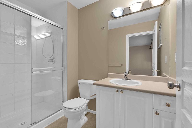 Surrey Townhouse for rent - 5 Bedrooms — photo 5