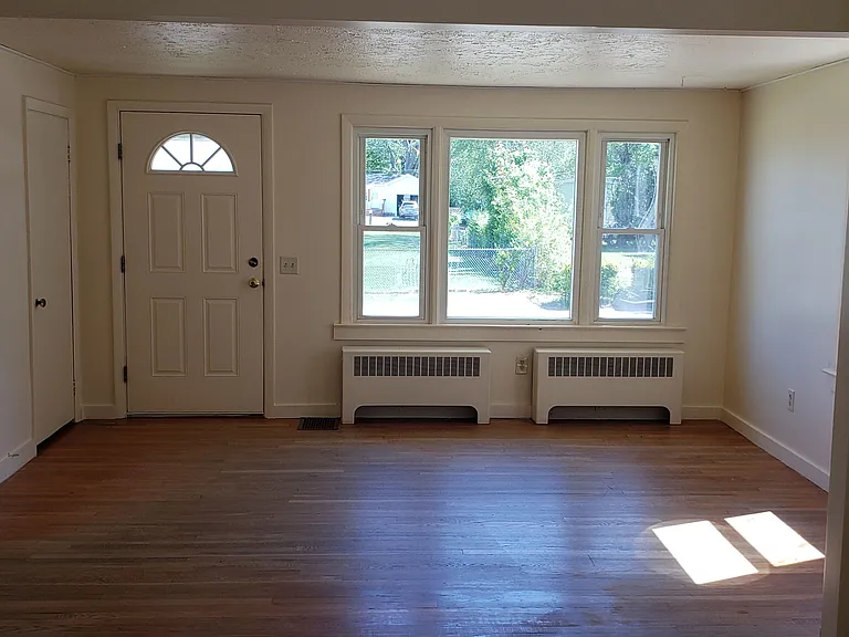 10 Midway Park — Photo 3