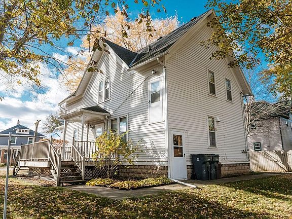 3rd image of 912 E Lake St