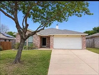 3 bed, 2.0 bath, 1461 sqft, $1,900 — Photo 1