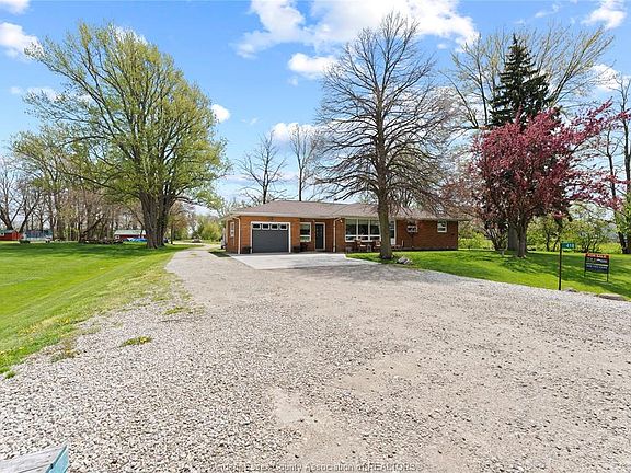3rd image of 418 Talbot Rd E