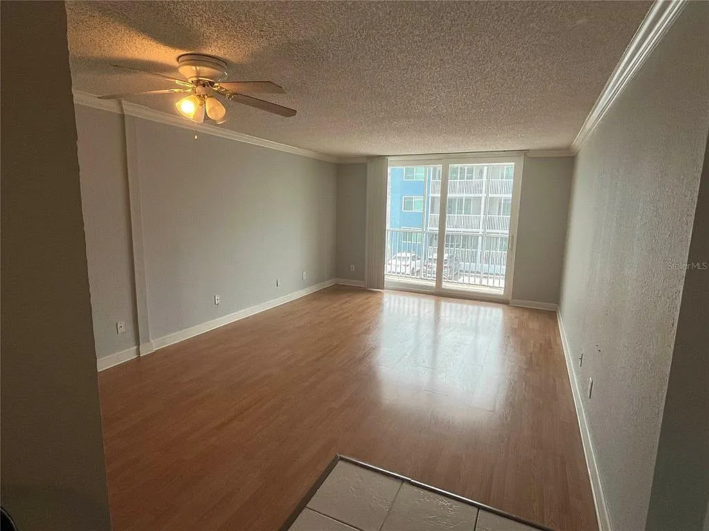 1 bed, 1.0 bath, 714 sqft, $1,350 — Photo 2