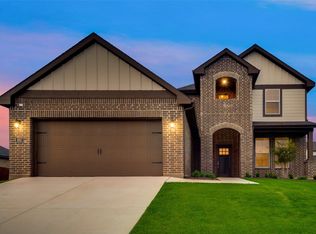 800 Feather Edge Dr, Springtown, TX 76082