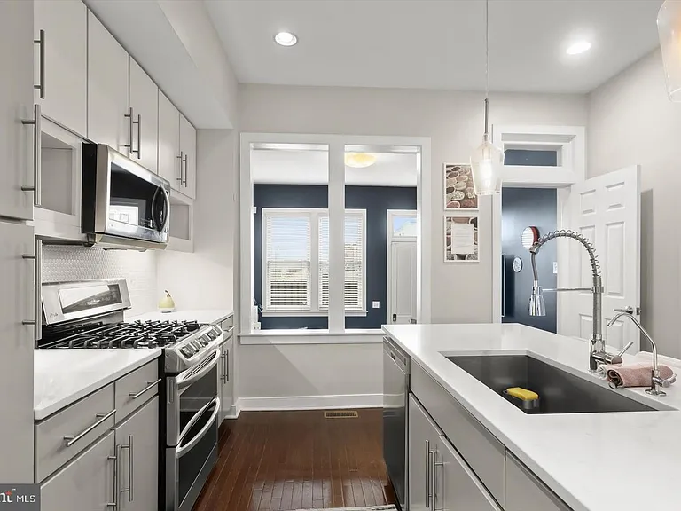 943 N Patterson Park Ave — Photo 9