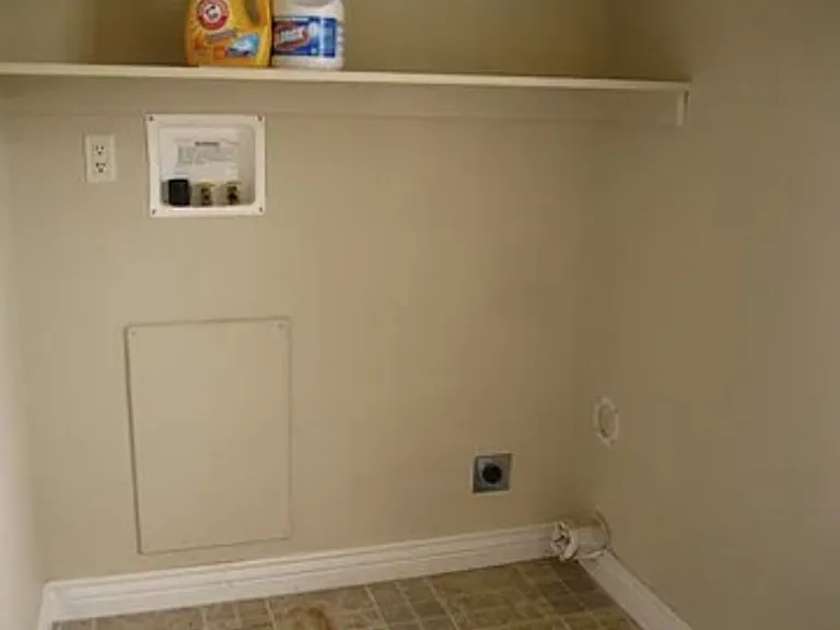 311 N Highland Dr — Photo 13