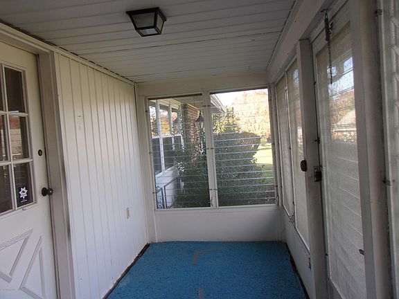 5th image of 573 Sheffield Court #B