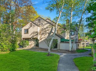 8 Chestnut Dr #8, Avon, CT 06001