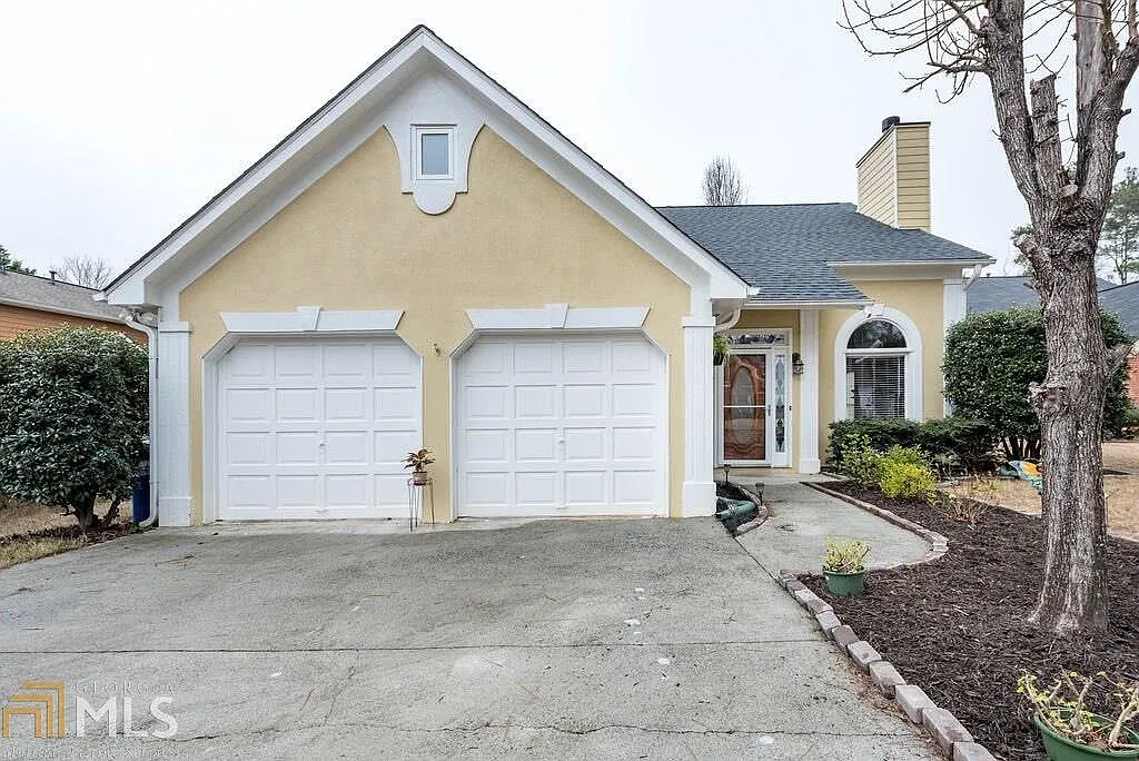 310 Devon Ct photo 1