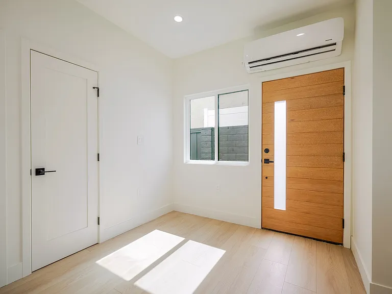 7107 Cozycroft Ave #3 — Photo 3