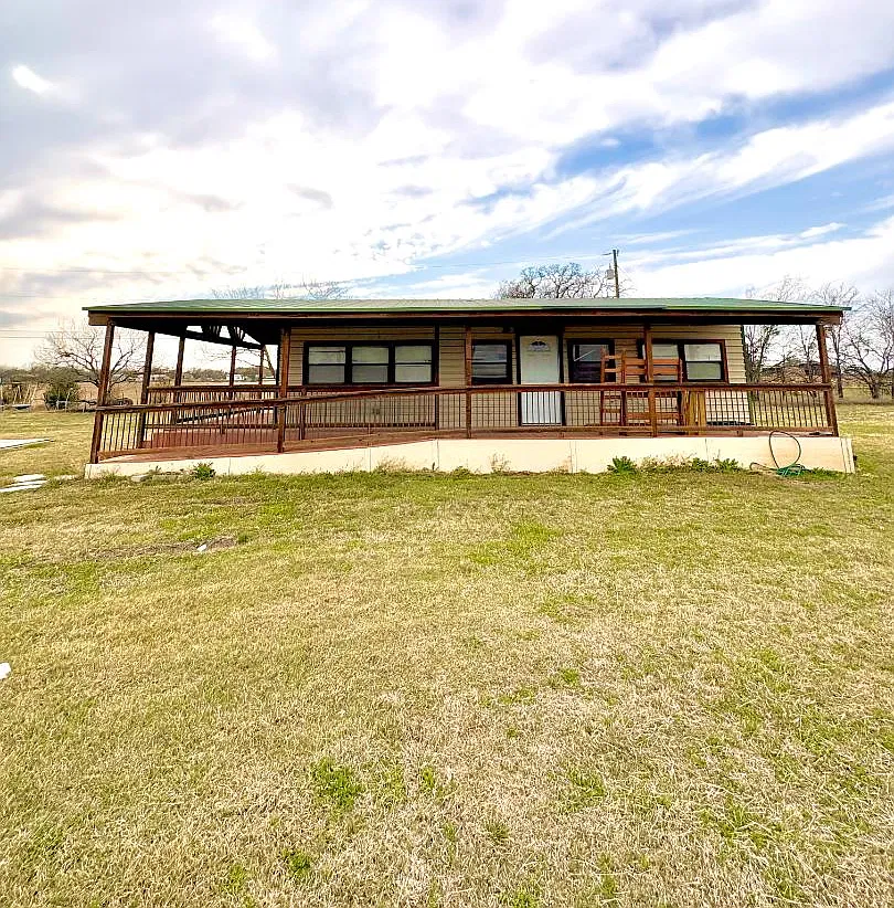 150 Private Road 1610 — Photo 2