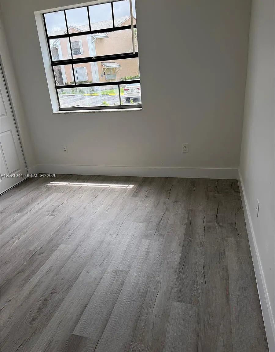 Lakeshore Condo 3 — Photo 2