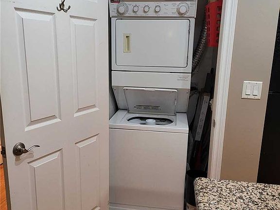 5th image of 250 Wellington St W #528