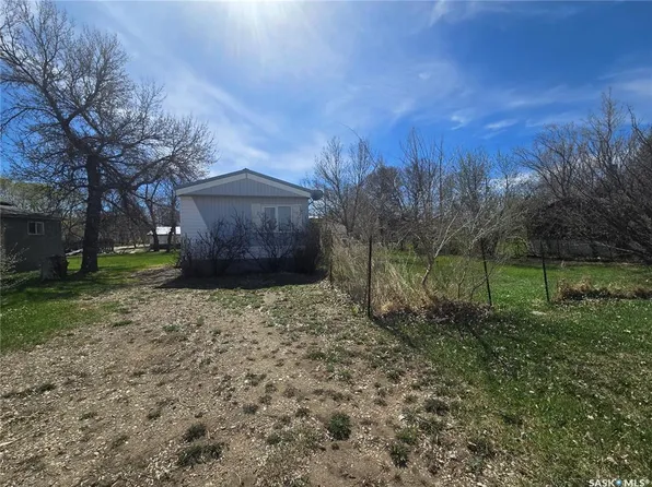 212 Railway AVENUE N, Lampman, SK S0C 1N0