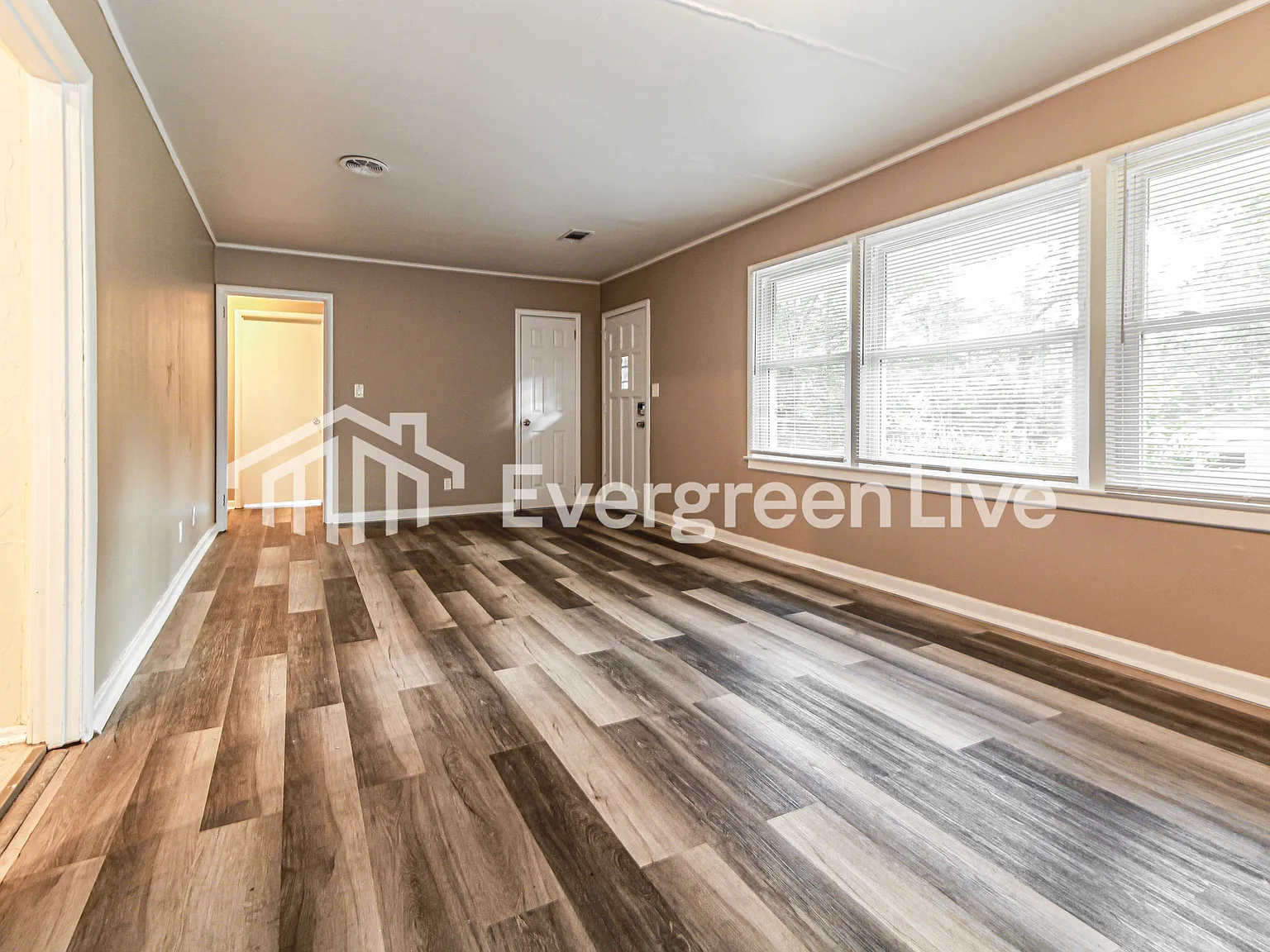 4 bed, 2.0 bath, 1433 sqft, $1,345 — Photo 3