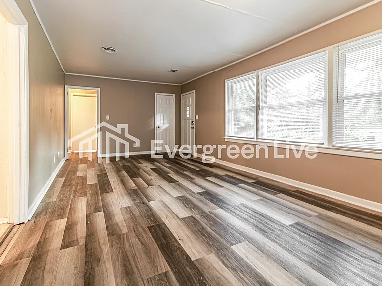 513 Forest Hills Dr — Photo 3