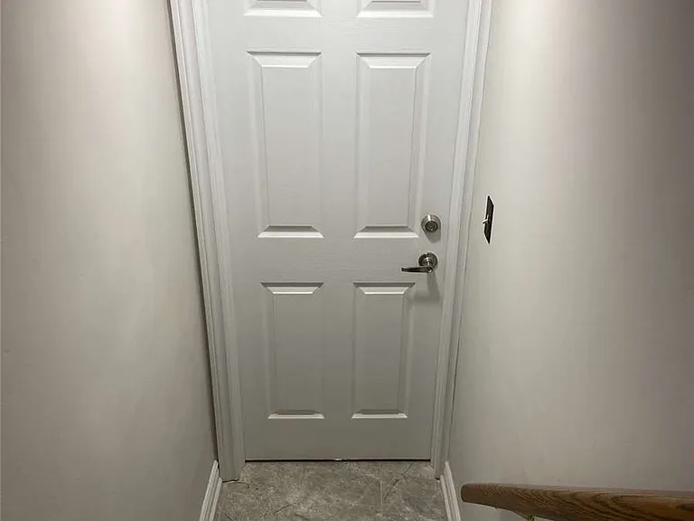 435 Lynett Cres #LOWER — Photo 12