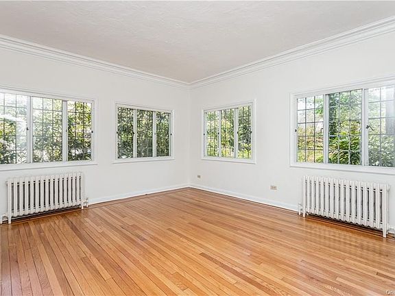 5th image of 71 Beechtree Dr