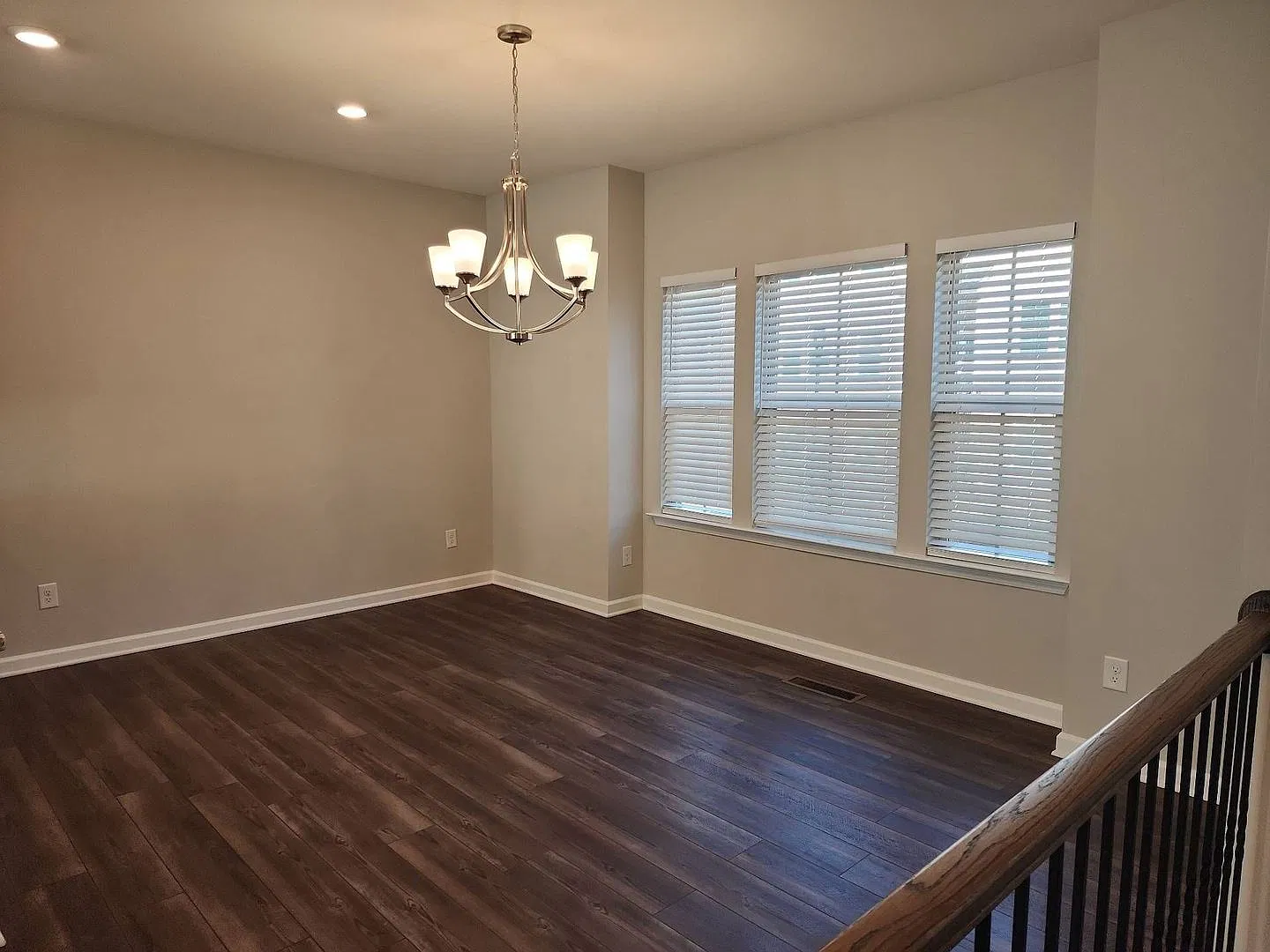 Woodstock Townhome, Great Location! — Photo 2