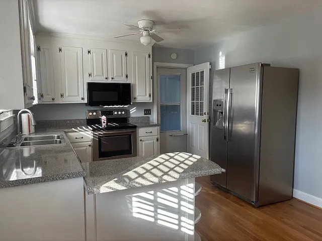 701 Greenleaf Ln — Photo 4