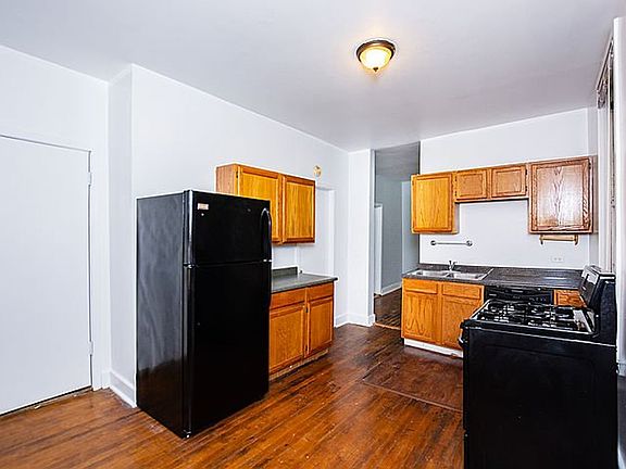 3rd image of 1834 N Bissell St #1