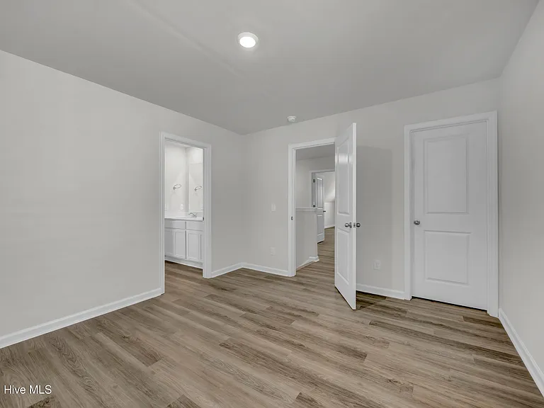 1095 Hanson Dr — Photo 18