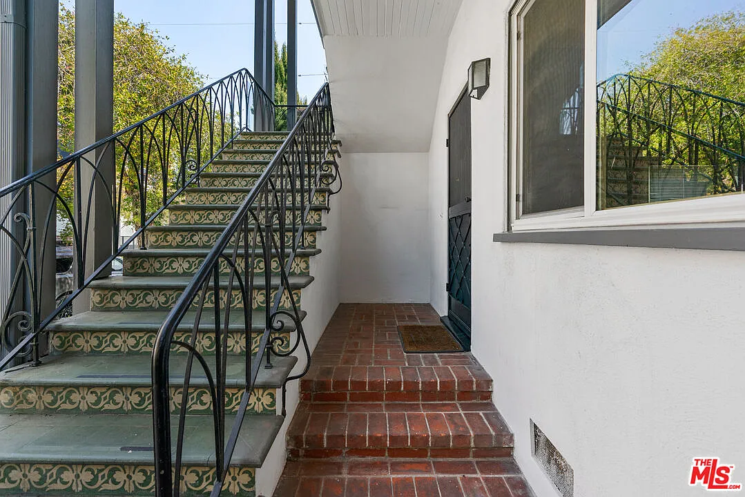 1 bed, 1.0 bath, 665 sqft, $2,400 — Photo 2