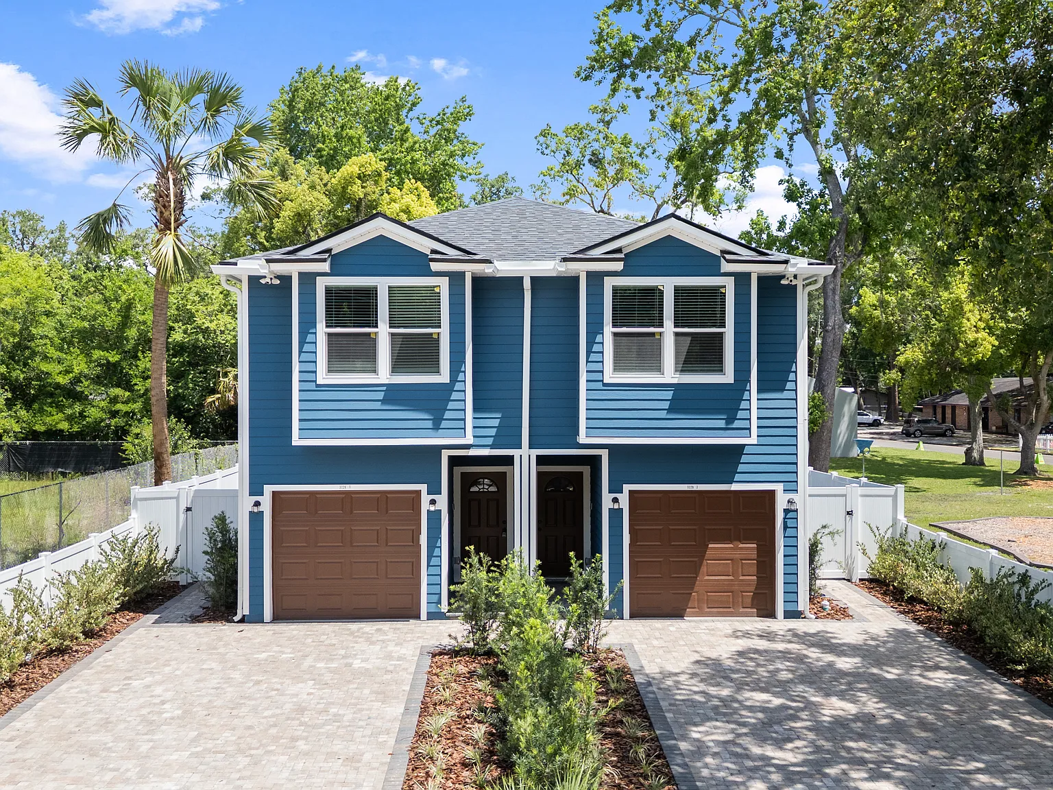 3 bed, 2.5 bath, 1900 sqft, $2,200 — Photo 1