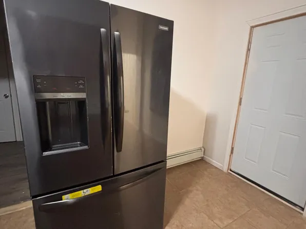 22 Laurel St Unit 2, Waterbury, CT 06702