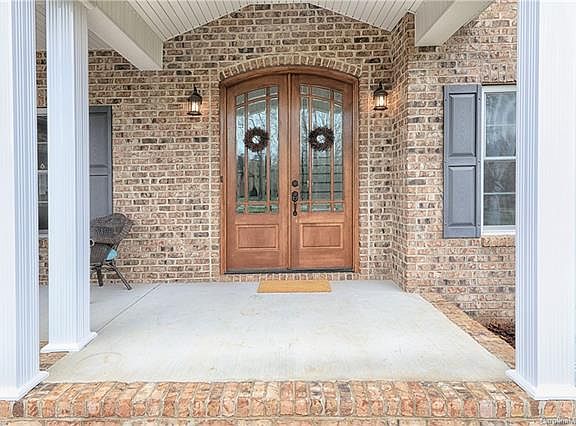 3rd image of 209 Cedar Lake Dr