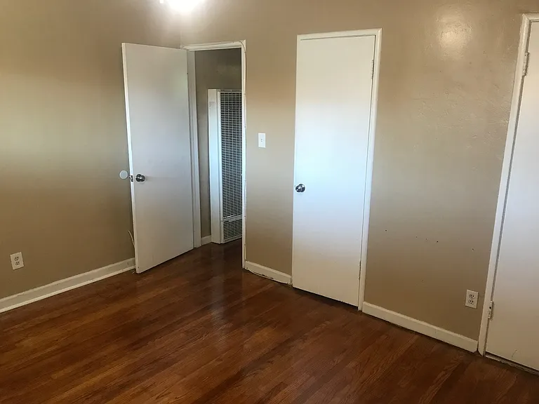 Torrance Apartments — Photo 11
