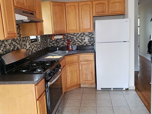 4th image of 591 Logan St APT 3