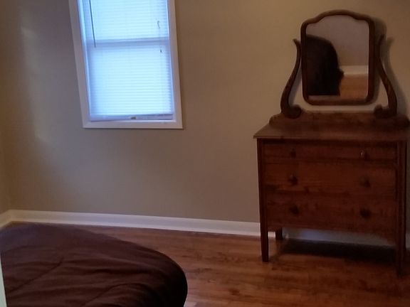 4th image of 916 Blaine St