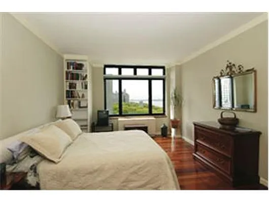 Sold by Douglas Elliman | media 21