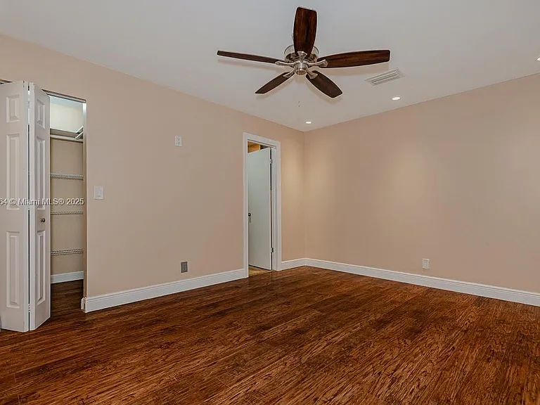 401 SW 76th Ter — Photo 14