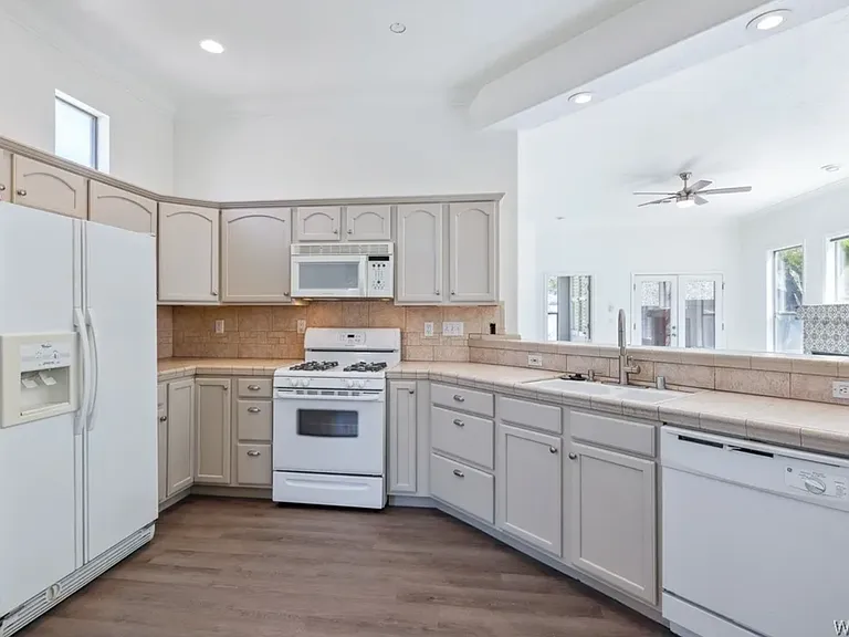 1085 Desert Marigold Cir — Photo 9