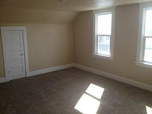 2nd image of 224 W Shannon Ave